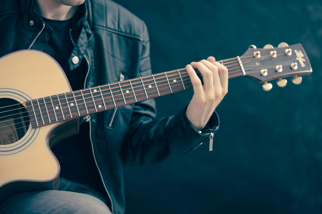 GUITARRA PRIVADAS